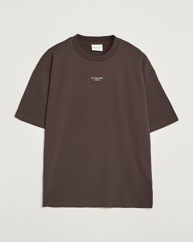 Drôle de Monsieur Classic Slogan T-Shirt Dark Brown – Braun