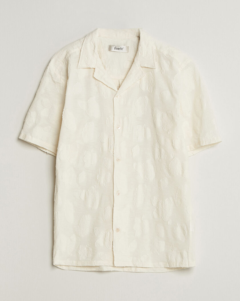 Forét Peer Jaquard Short Sleeve Shirt Cloud – Weiß