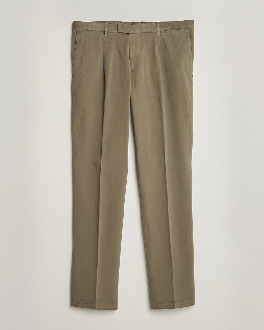 Boglioli Pleated Cotton Twill Chinos Olive – Grün