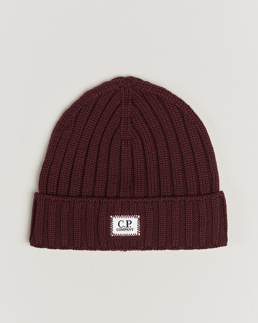 C.P. Company Extra Fine Merino Rib Knitted Hat Burgundy – Rot