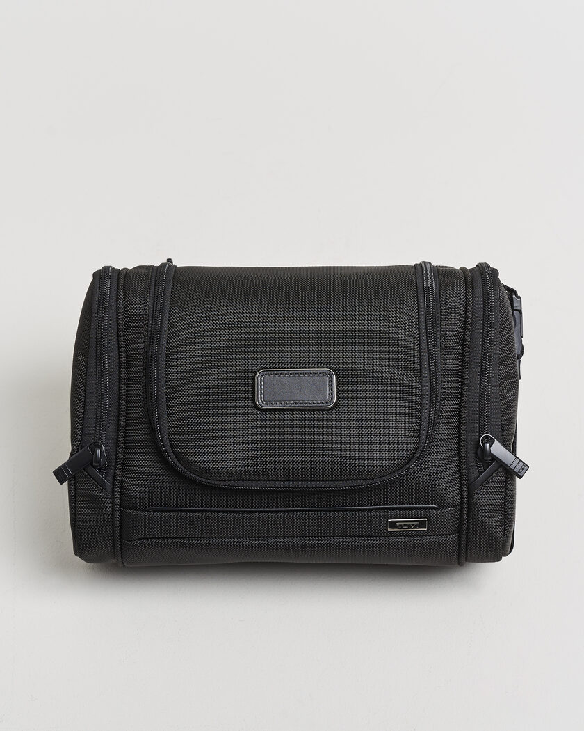 TUMI Alpha Hanging Travel Kit Black – Schwarz