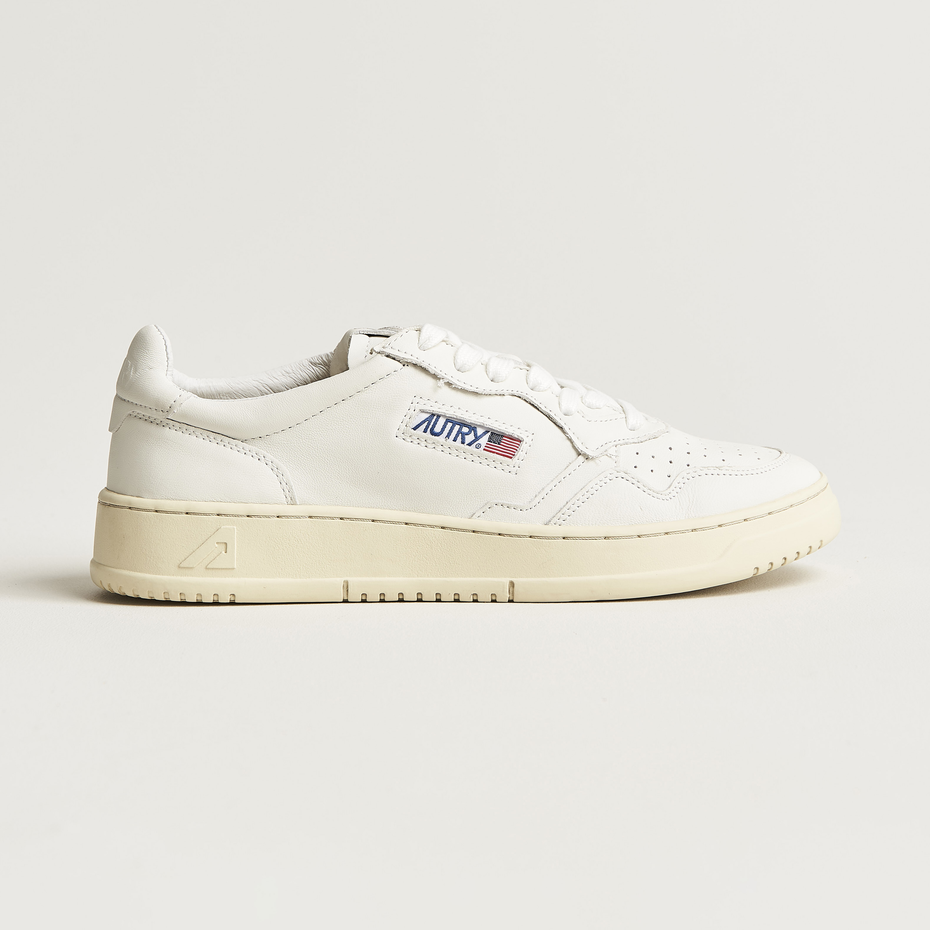 Autry Medalist Low Super Soft Goat Leather Sneaker White bei Care of Carl