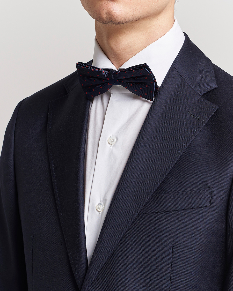 Herren | Amanda Christensen Dot Pre Tie Silk Navy/Wine | Amanda Christensen | Dot Pre Tie Silk Navy/Wine