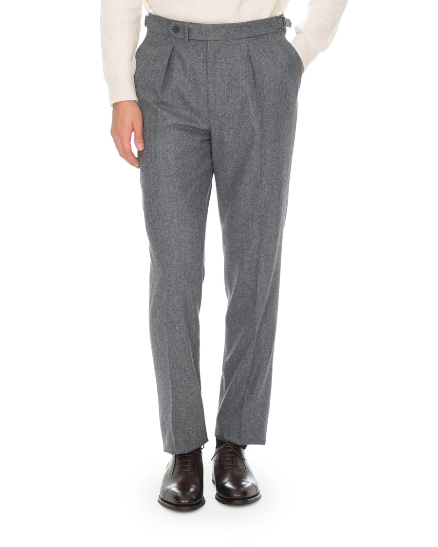 Herren | Hosen | Berg&Berg | Arnold Pleated Side Adjuster Flanell Trousers Mid Grey