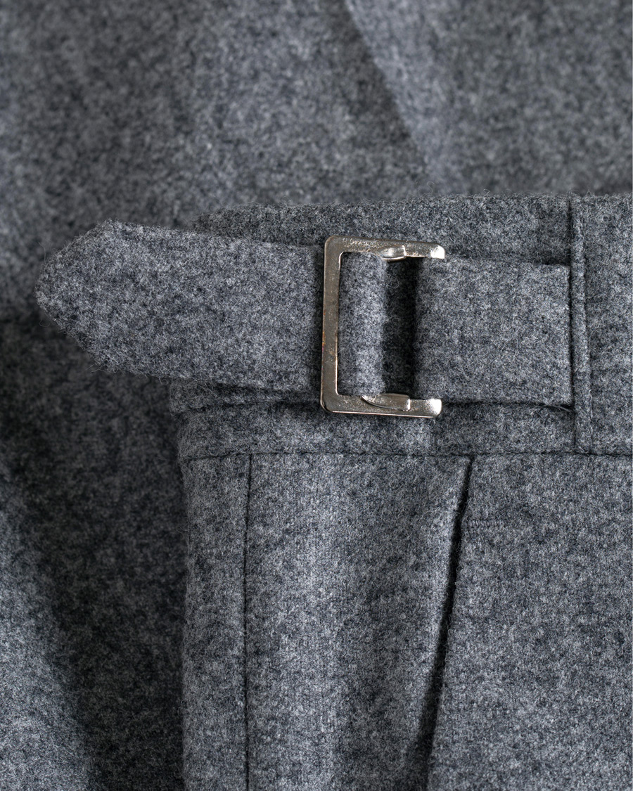 Herren | Hosen | Berg&Berg | Arnold Pleated Side Adjuster Flanell Trousers Mid Grey