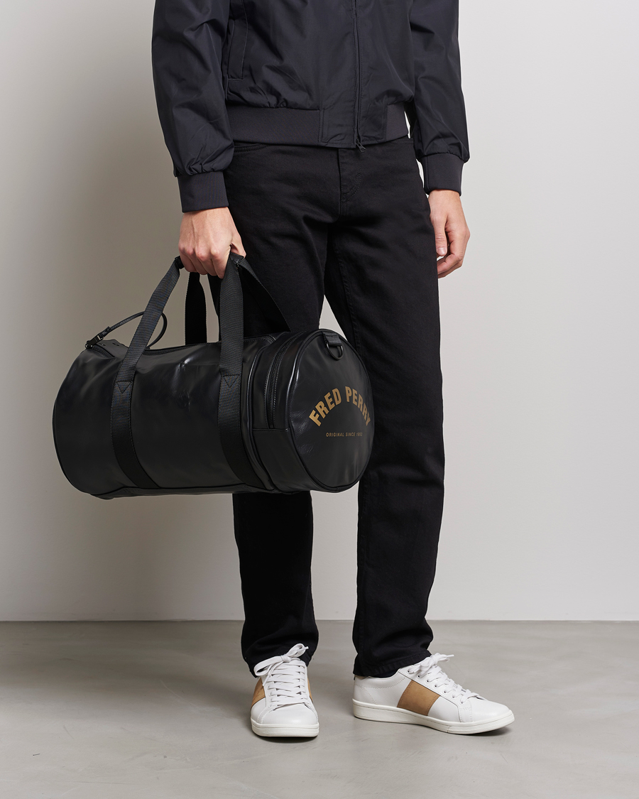 Herren | Fred Perry Tonal Barrel Bag Black | Fred Perry | Tonal Barrel Bag Black