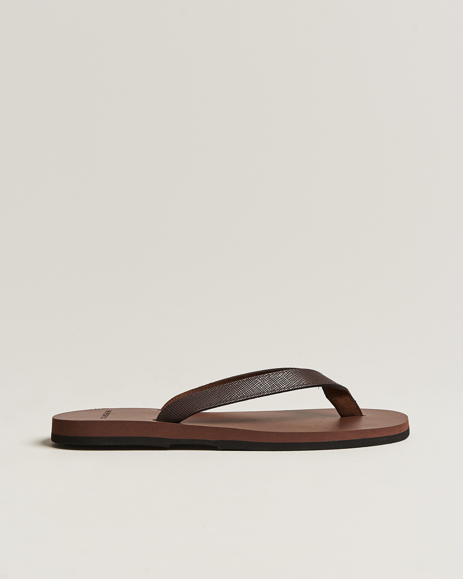 Herren | The Resort Co Saffiano Leather Flip-Flop Brown | The Resort Co | Saffiano Leather Flip-Flop Brown