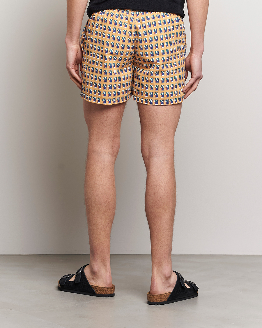 Herren | Badehosen | Ripa Ripa | Finestre Sul Mare Printed Swimshorts Yellow