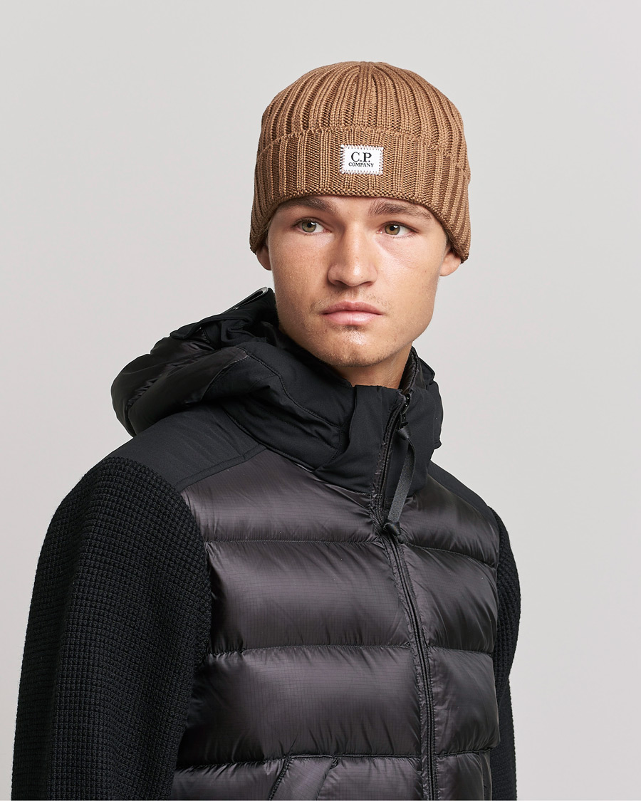 Herren | C.P. Company Knitted Merino Logo Beanie Brown | C.P. Company | Knitted Merino Logo Beanie Brown