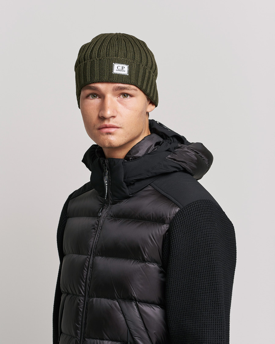 Herren | C.P. Company Knitted Merino Logo Beanie Dark Green | C.P. Company | Knitted Merino Logo Beanie Dark Green