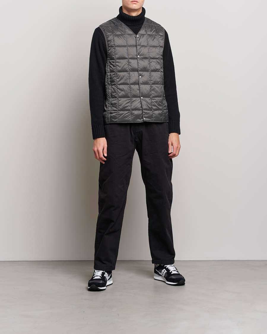 Herren | Jacken | TAION | V-Neck Lightweight Down Vest Charcoal