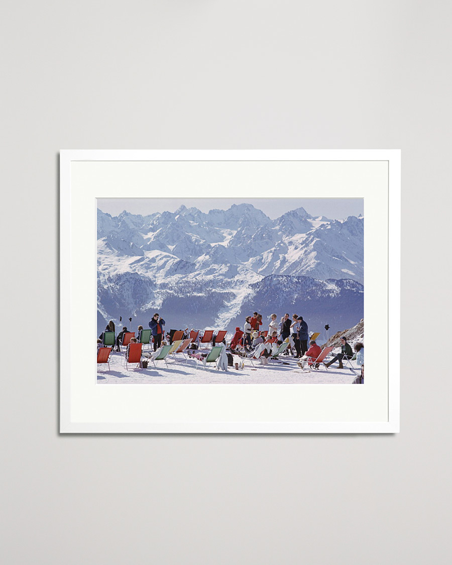 Herren | Bilder | Sonic Editions | Framed Slim Aarons Lounging in Verbier