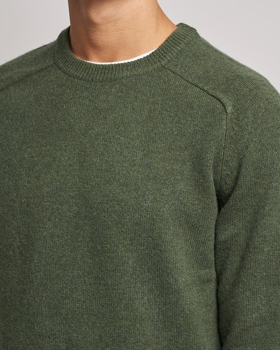Herren | Pullover | A Day's March | Brodick Lambswool Sweater Olive