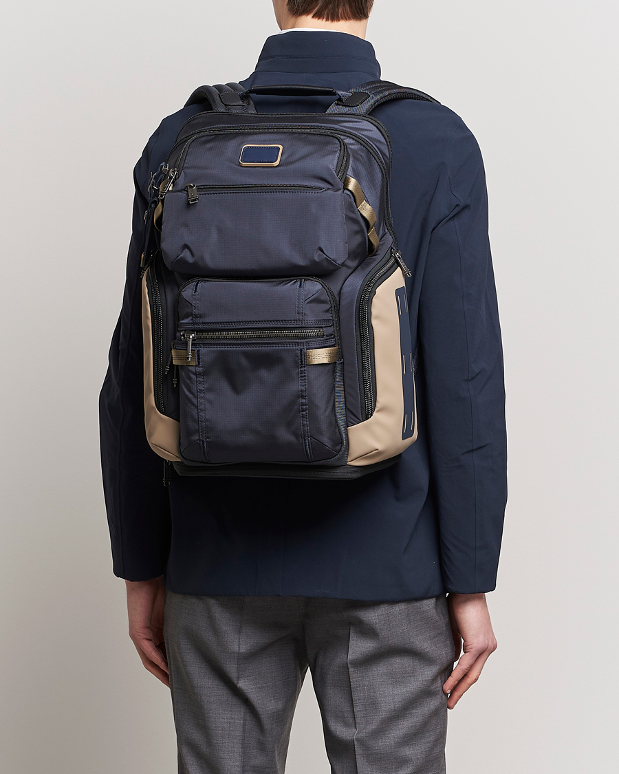 Herren | TUMI Alpha Bravo Nomadic Backpack Midnight Navy/Khaki | TUMI | Alpha Bravo Nomadic Backpack Midnight Navy/Khaki