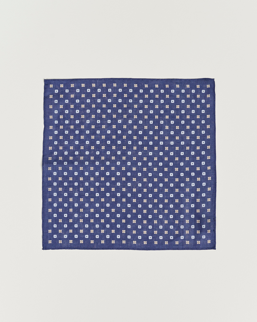 Herren | Amanda Christensen Linen Printed Flower Pocket Square Navy | Amanda Christensen | Linen Printed Flower Pocket Square Navy