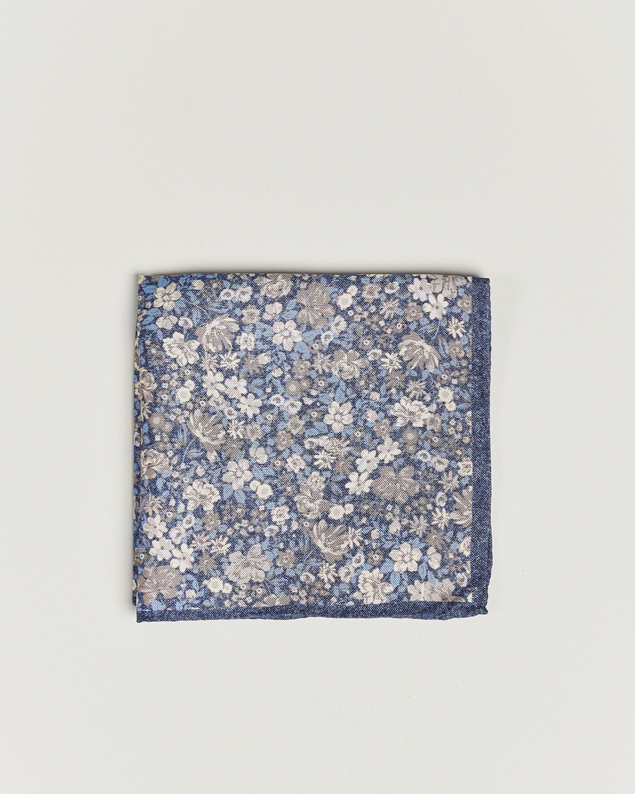 Herren | Amanda Christensen Silk Oxford Printed Flower Pocket Square Navy | Amanda Christensen | Silk Oxford Printed Flower Pocket Square Navy