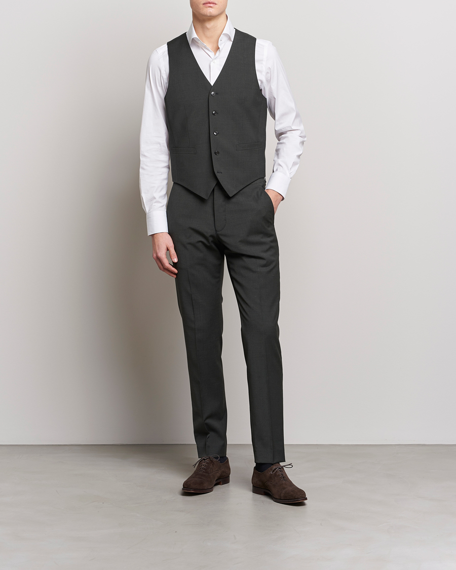 Herren | Sakkos | Tiger of Sweden | Wayde Wool Travel Waistcoat Olive Extreme