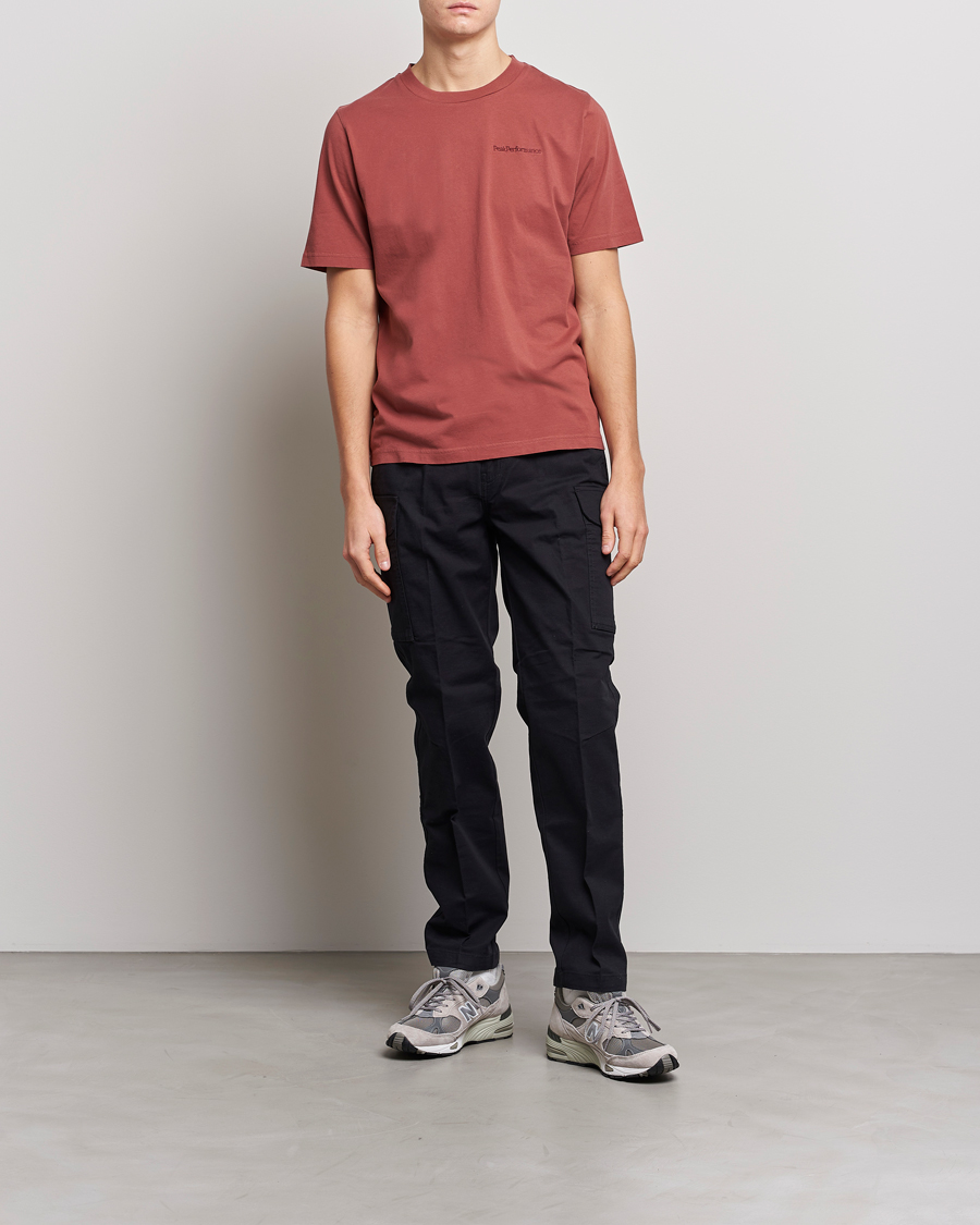 Herren | T-Shirts | Peak Performance | Original Small Logo Tee Classic Clay