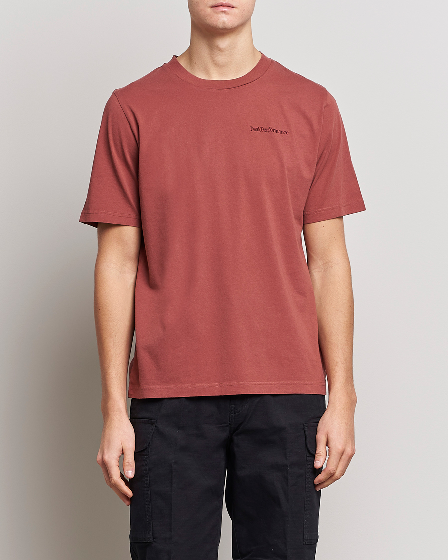 Herren | T-Shirts | Peak Performance | Original Small Logo Tee Classic Clay
