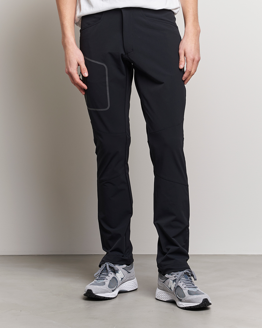 Herren | Hosen | Peak Performance | Tech Light Woven Scale Pants Black