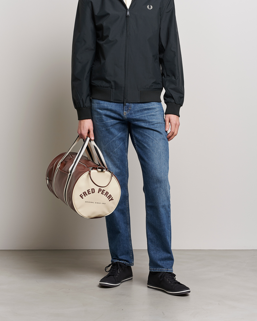 Herren | Fred Perry Classic Barrel Bag Tan | Fred Perry | Classic Barrel Bag Tan