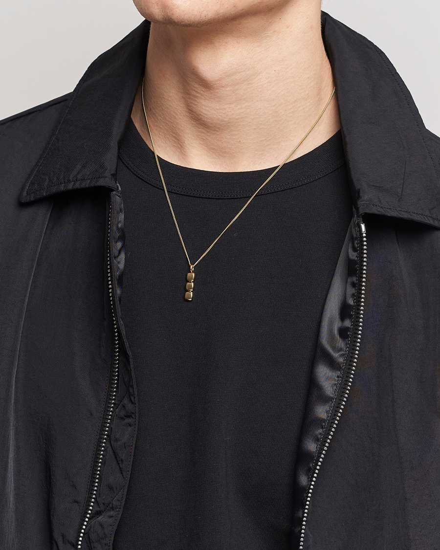 Herren | Tom Wood Mini Cushion Pendant Necklace Gold | Tom Wood | Mini Cushion Pendant Necklace Gold