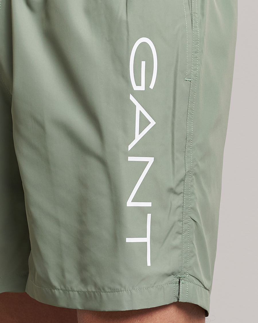 Herren | Badehosen | GANT | Lightweight Logo Swimshorts Calamata Green