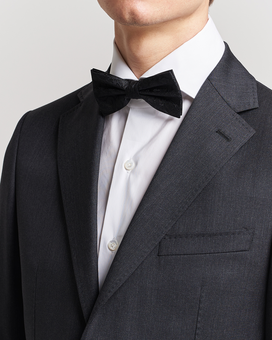 Herren | Amanda Christensen Tonal Paisley Pre Tie Silk Black | Amanda Christensen | Tonal Paisley Pre Tie Silk Black