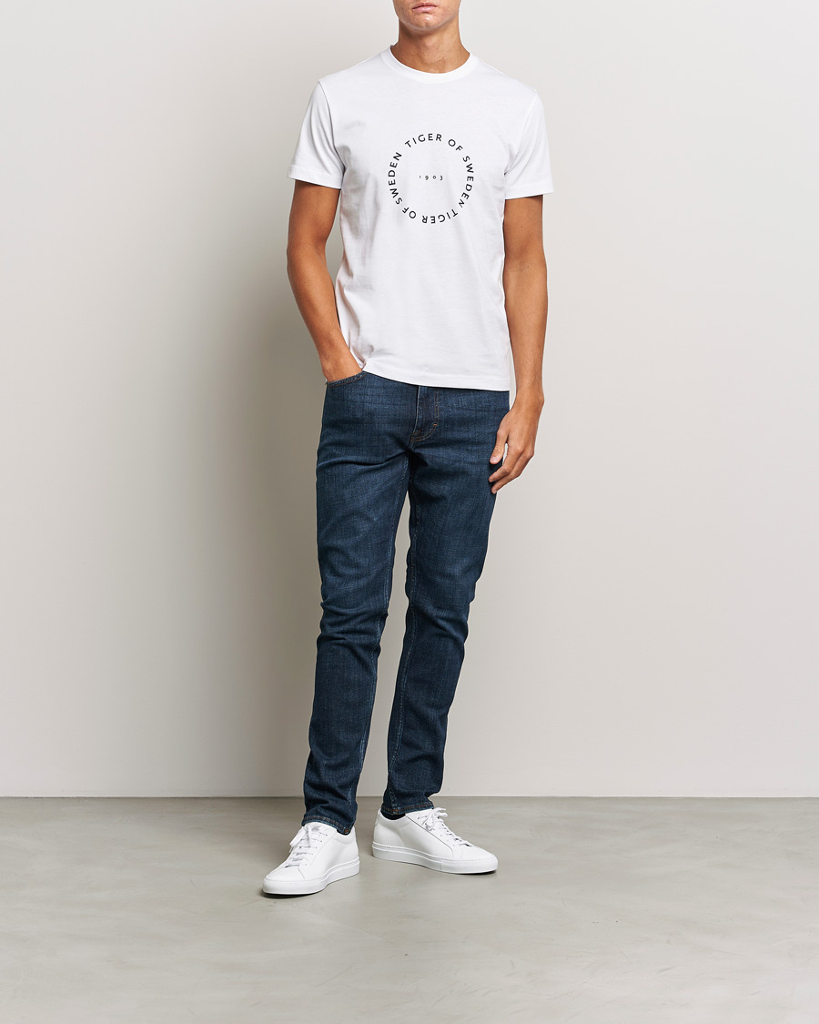Herren | T-Shirts | Tiger of Sweden | Dillan Crew Neck Logo T-Shirt Pure White