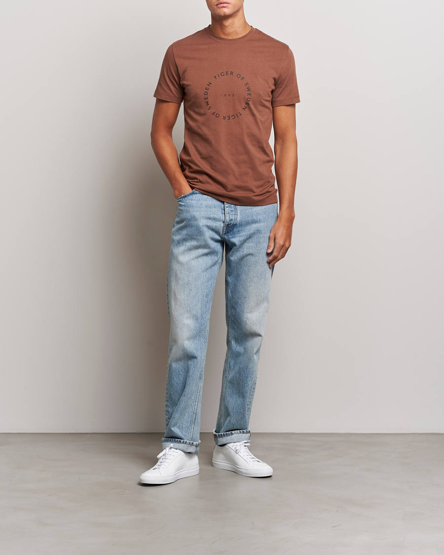 Herren | T-Shirts | Tiger of Sweden | Dillan Crew Neck Logo T-Shirt Golden Copper