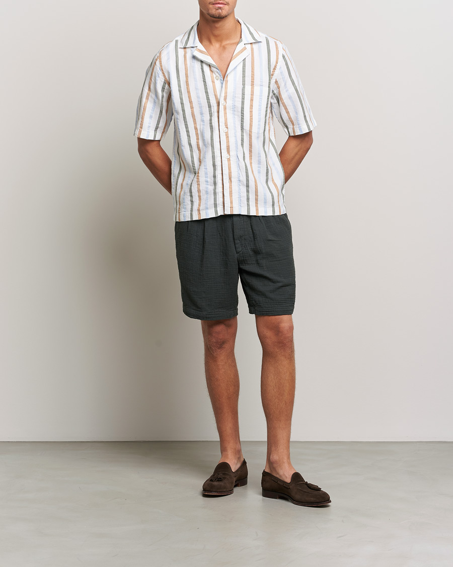 Herren | Shorts | Oscar Jacobson | Tanker Pleated Crepe Cotton Shorts Green