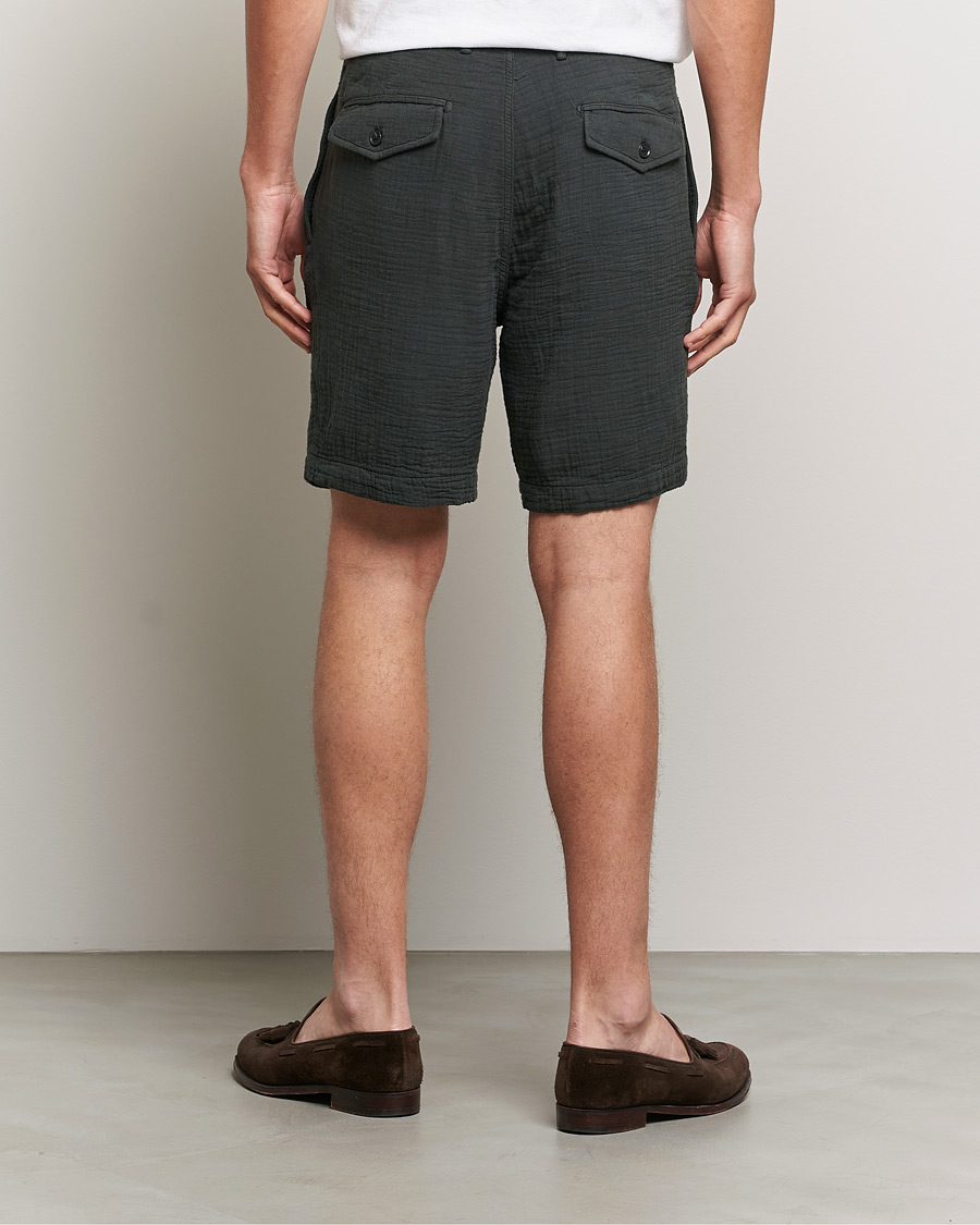 Herren | Shorts | Oscar Jacobson | Tanker Pleated Crepe Cotton Shorts Green