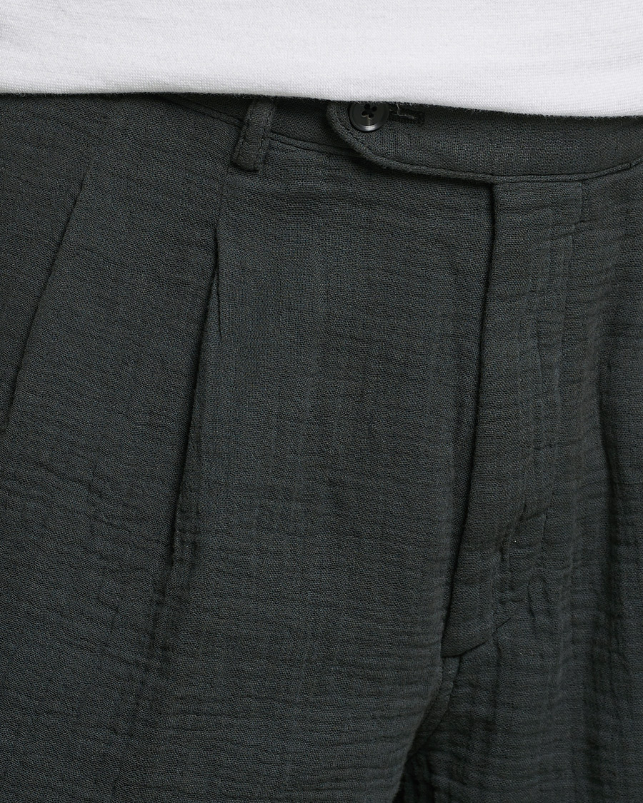 Herren | Shorts | Oscar Jacobson | Tanker Pleated Crepe Cotton Shorts Green