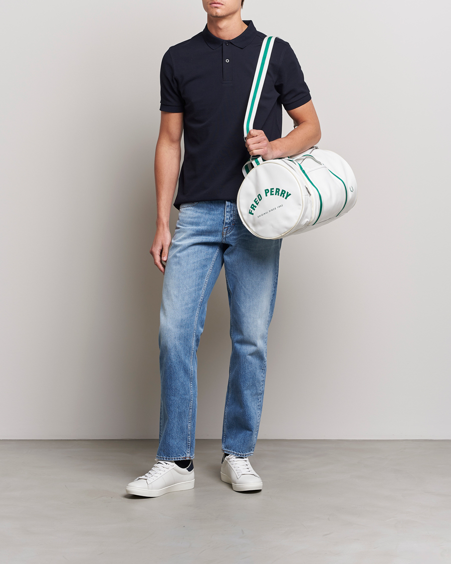 Herren | Fred Perry Classic Barrel Bag Snow White | Fred Perry | Classic Barrel Bag Snow White