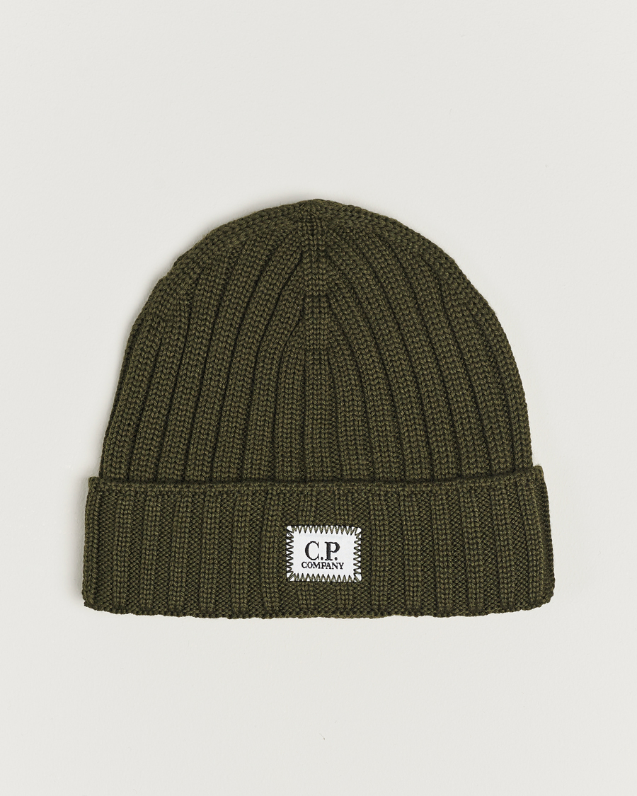 Herren | C.P. Company Knitted Merino Logo Beanie Olive | C.P. Company | Knitted Merino Logo Beanie Olive