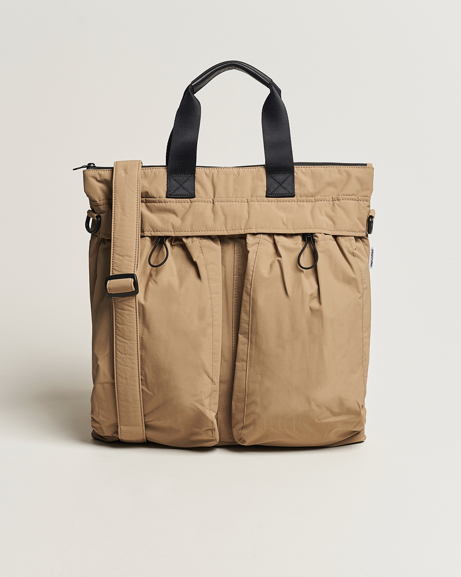 Herren | mazi untitled Helmet Bag 02 Nylon Tote Beige | mazi untitled | Helmet Bag 02 Nylon Tote Beige