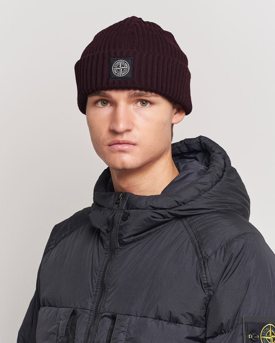 Herren | Stone Island Full Rib Wool Beanie Dark Burgundy | Stone Island | Full Rib Wool Beanie Dark Burgundy
