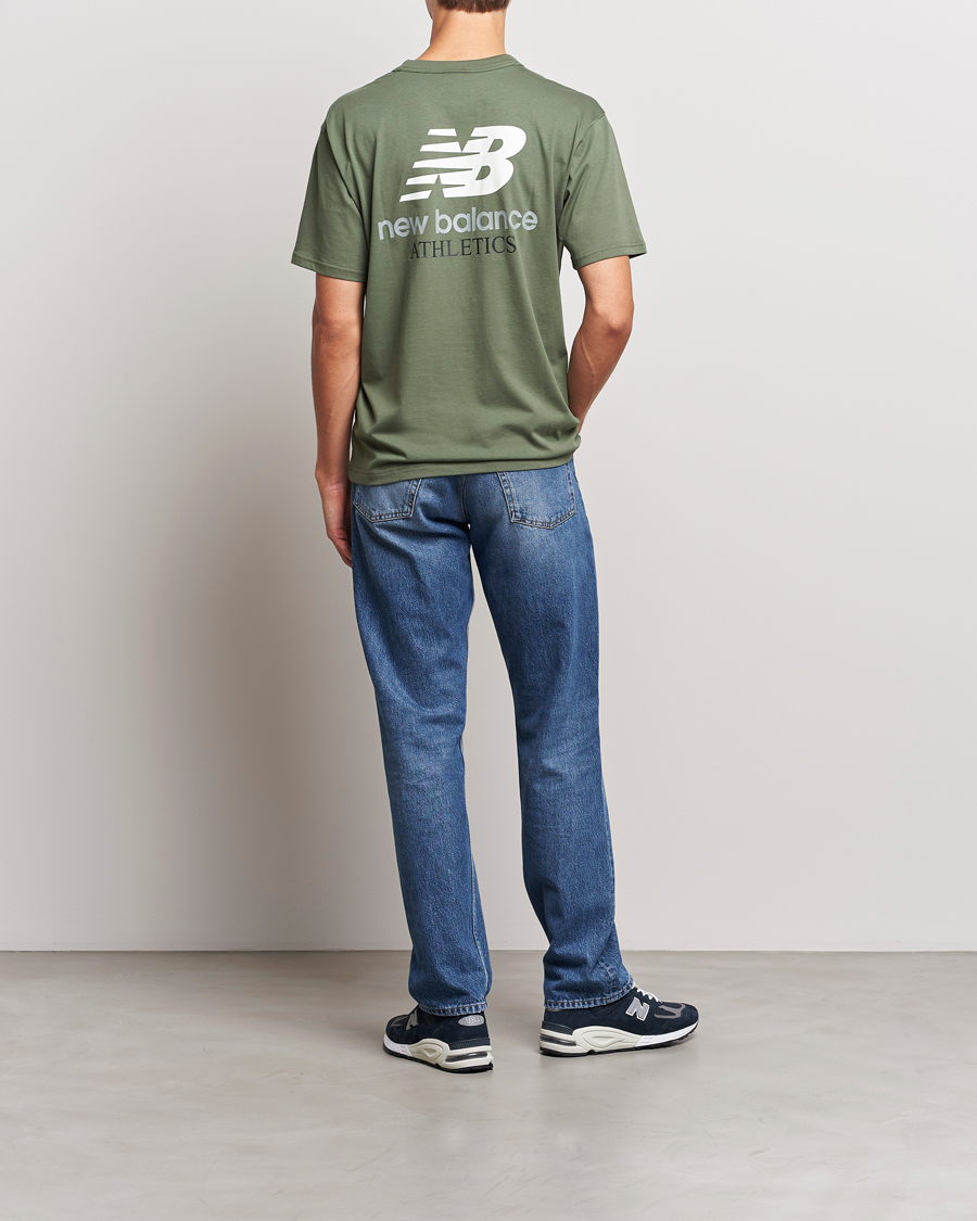 Herren | T-Shirts | New Balance | Athletics Graphic T-Shirt Deep Olive Green