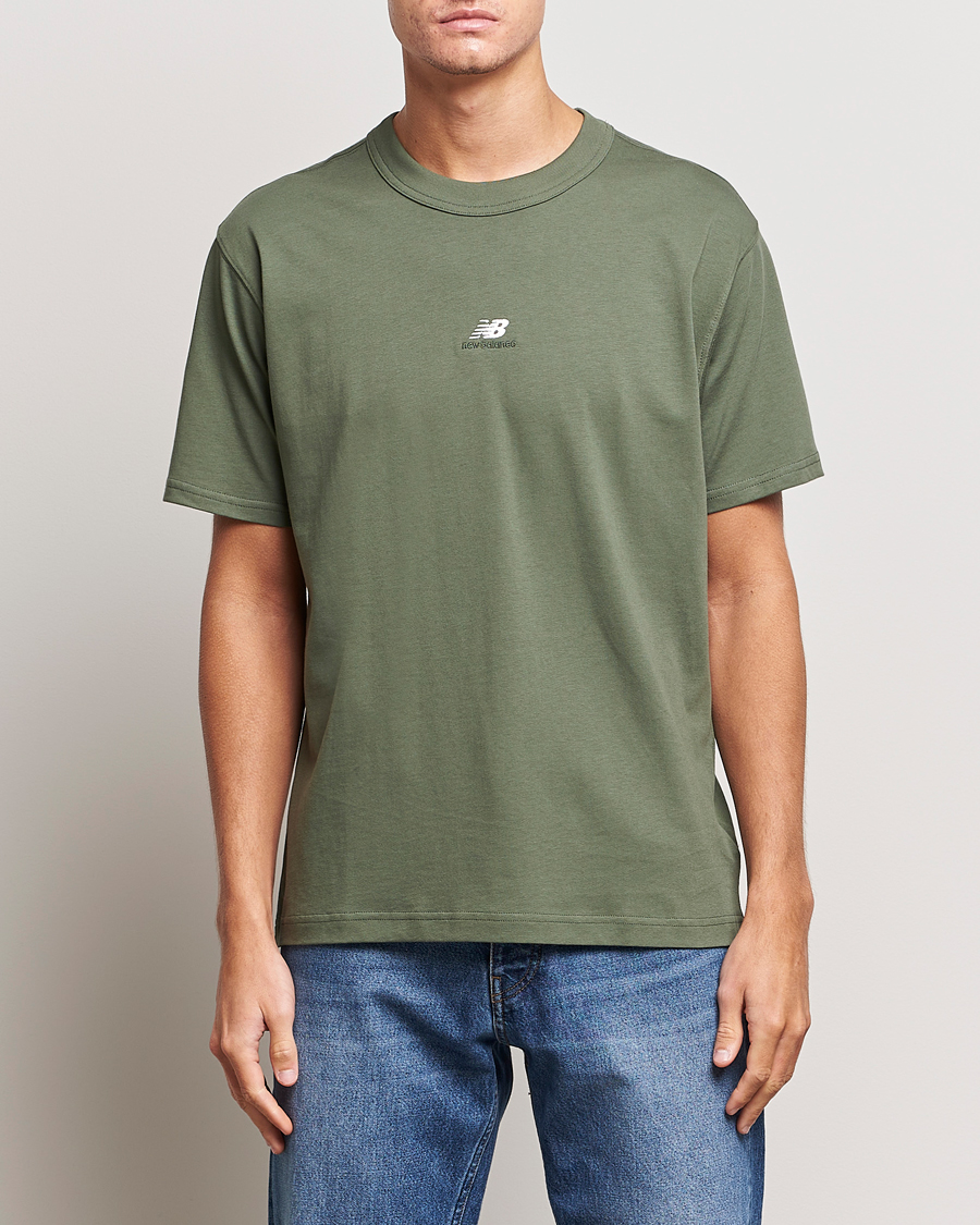 Herren | T-Shirts | New Balance | Athletics Graphic T-Shirt Deep Olive Green