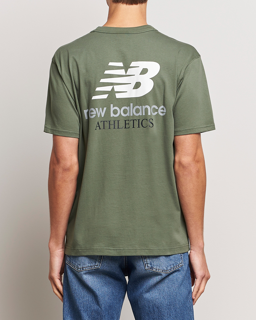 Herren | T-Shirts | New Balance | Athletics Graphic T-Shirt Deep Olive Green
