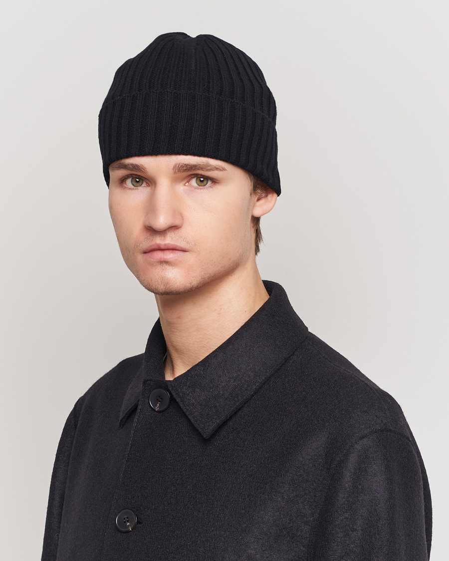 Herren | Piacenza Cashmere Ribbed Cashmere Beanie Black | Piacenza Cashmere | Ribbed Cashmere Beanie Black