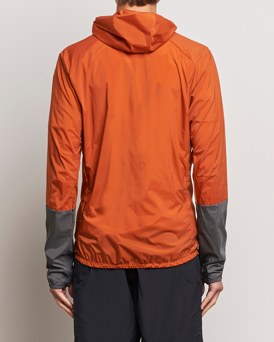 Herren | Jacken | Peak Performance | Vislight Wind Jacket Gold Flame/Motion Grey