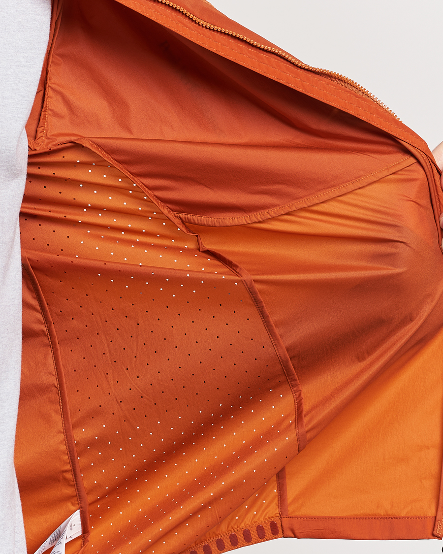 Herren | Jacken | Peak Performance | Vislight Wind Jacket Gold Flame/Motion Grey