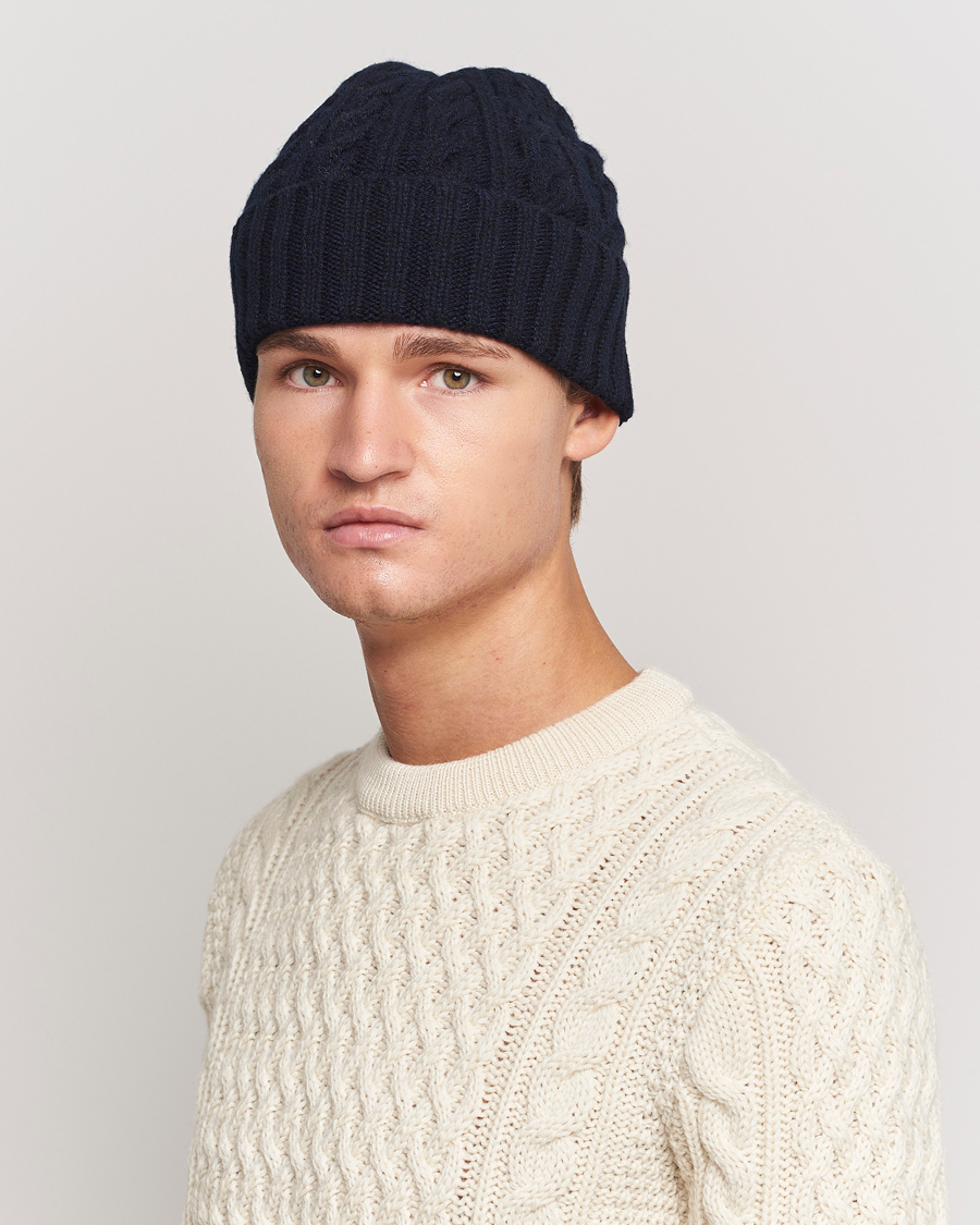 Herren | Sunspel Lambswool Cable Hat Dark Navy | Sunspel | Lambswool Cable Hat Dark Navy