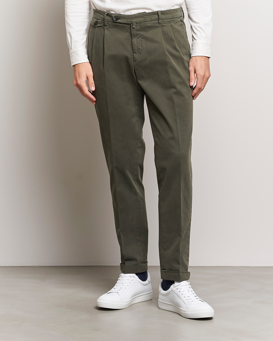 Herren | Hosen | Briglia 1949 | Easy Fit Pleated Cotton Stretch Chino Military