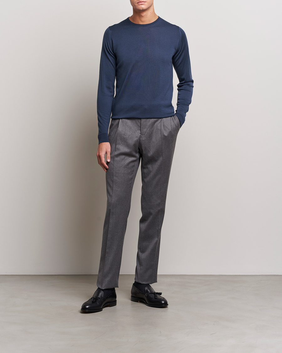 Herren | Pullover | John Smedley | Lundy Extra Fine Merino Crew Neck Smoke Blue