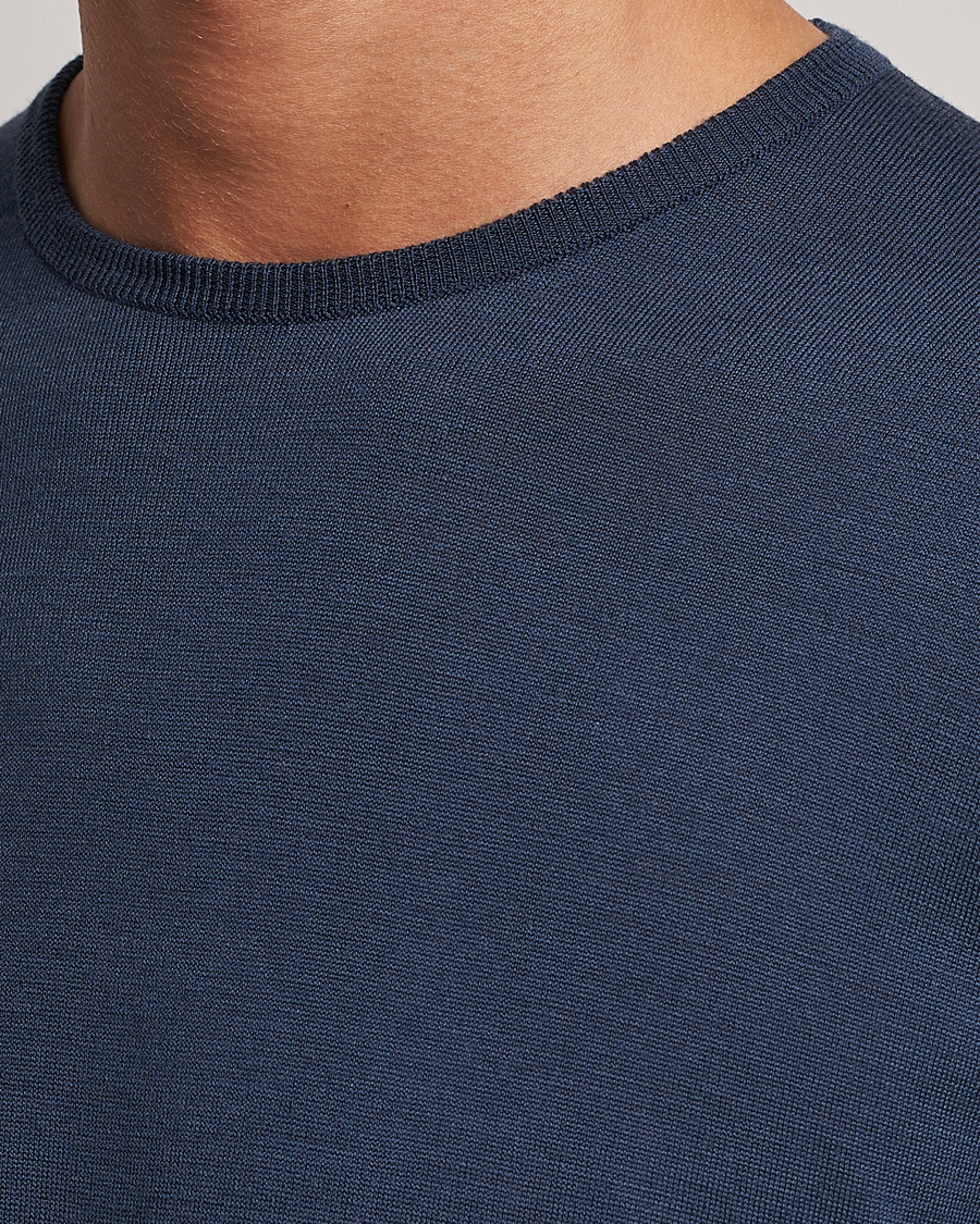 Herren | Pullover | John Smedley | Lundy Extra Fine Merino Crew Neck Smoke Blue