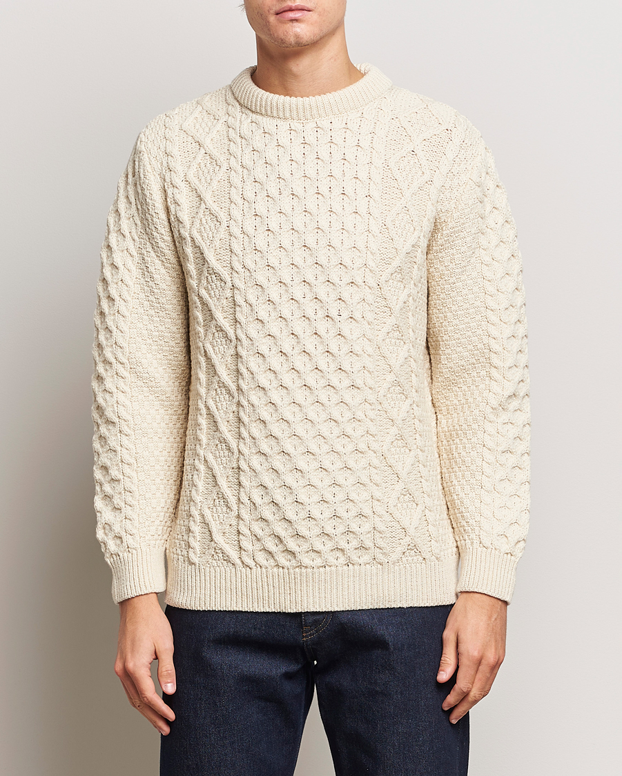 Herren | Pullover | Gloverall | Merino Wool Aran Cable Knitted Crew Neck Ecru