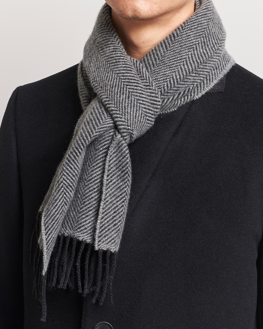 Herren | Begg & Co Herringbone Cashmere Scarf 30*170cm Grey | Begg & Co | Herringbone Cashmere Scarf 30*170cm Grey