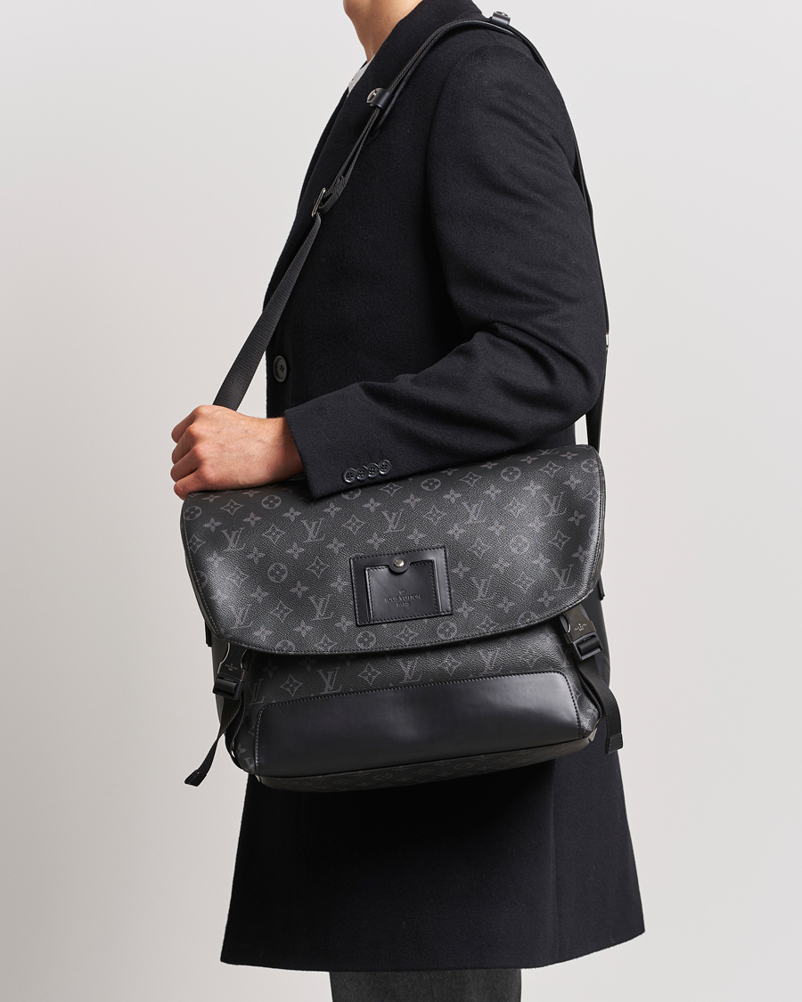 Herren | Louis Vuitton Pre-Owned Messenger Voyager MM Bag Monogram Eclipse | Louis Vuitton Pre-Owned | Messenger Voyager MM Bag Monogram Eclipse